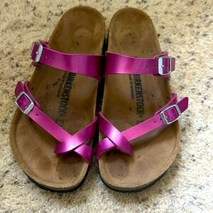 Birkenstock Mayari sandal. Fuschia metallic. Size 37. Very comfy, gently used.